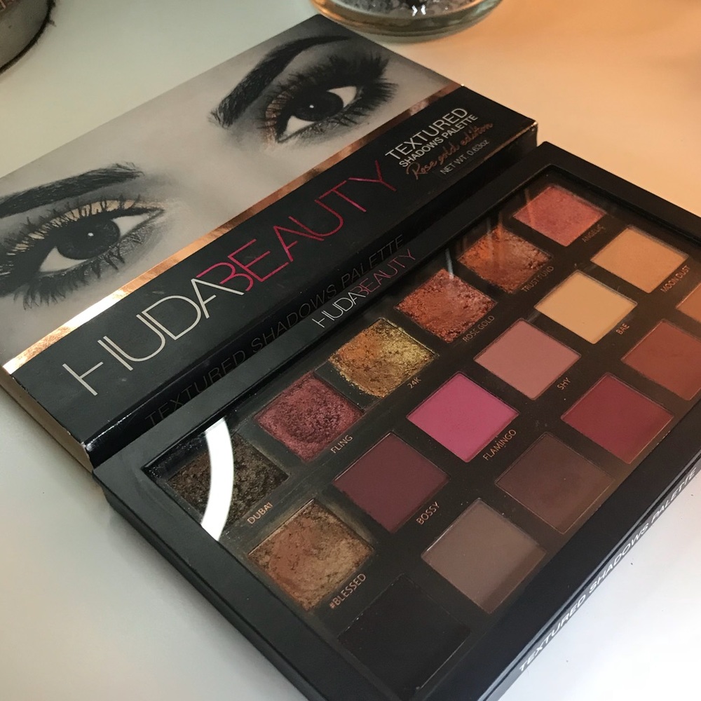 Huda Beauty Textured Rose Gold palette